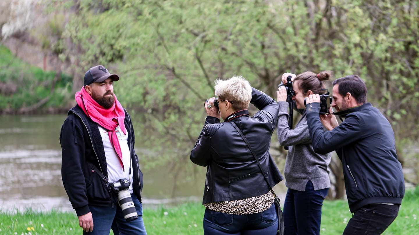 Les participants d’un stage de photographie en extérieur.