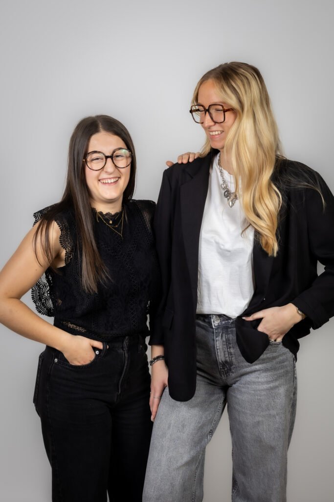 Portrait corporate de deux collaboratrices réalisé pour la communication de leur entreprise